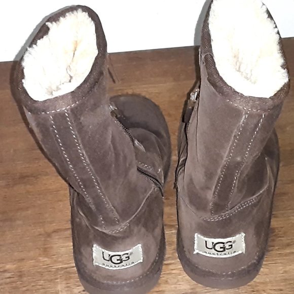 Pair of Shoes - Picture 4 of 4